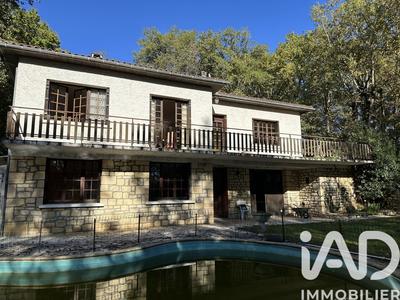 Maison - 230 m² - 6 pièces