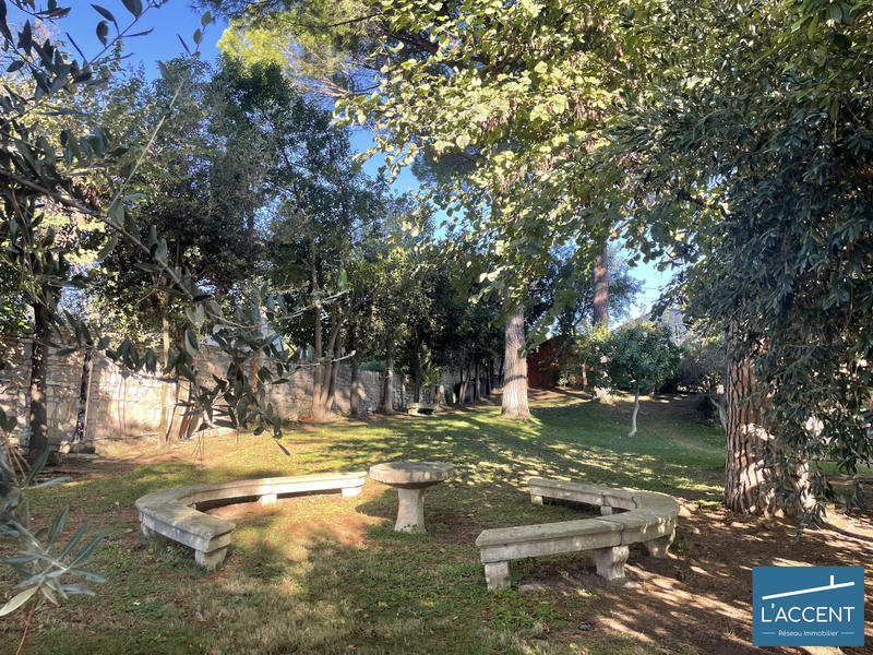 Maison - 375 m² - 15 pièces