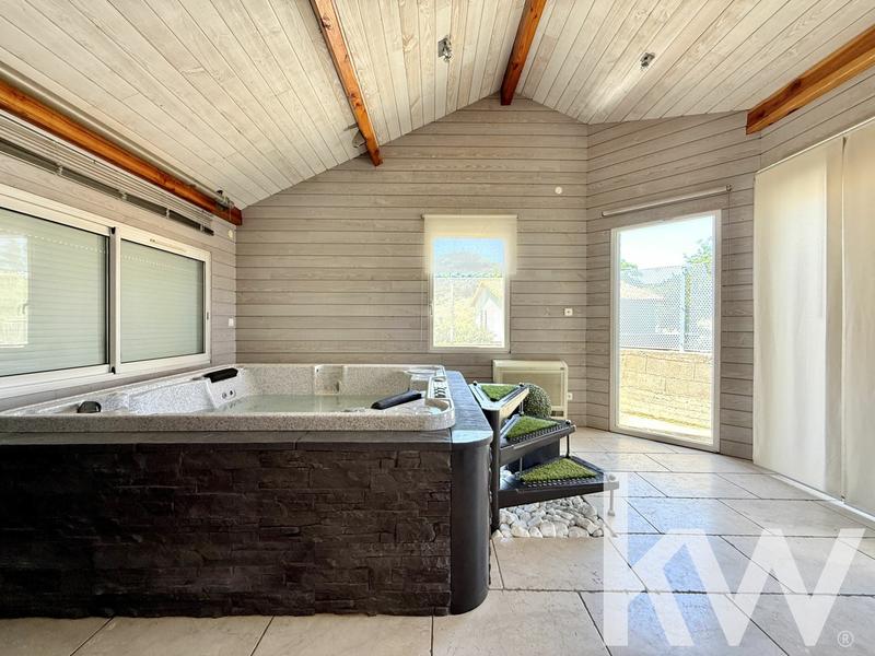 Maison - 165 m² - 8 pièces