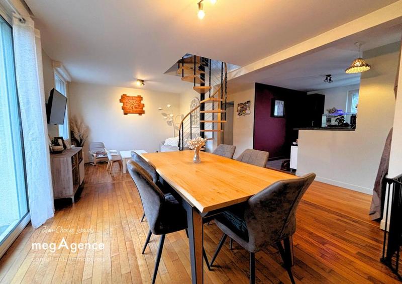 Maison - 102 m² - 5 pièces