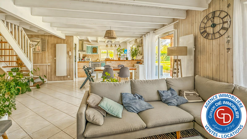 Maison - 184 m² - 8 pièces