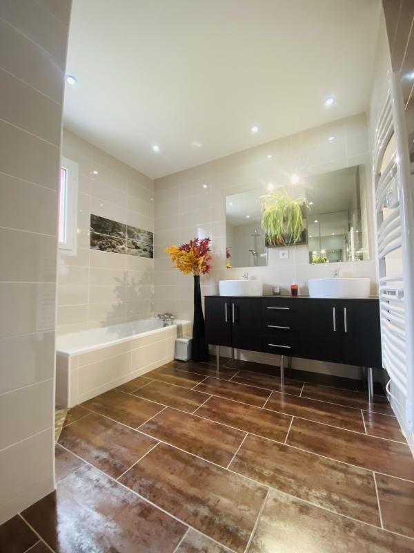 Villa - 233 m² - 9 pièces