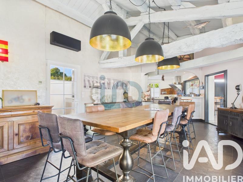 Maison - 220 m² - 5 pièces