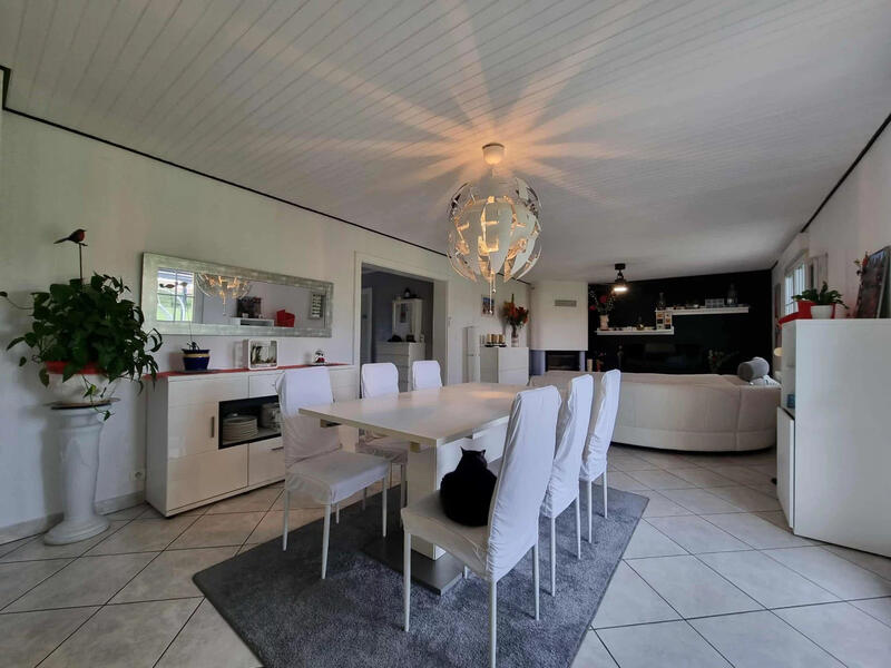 Maison traditionnelle - 200 m² - 7 pièces