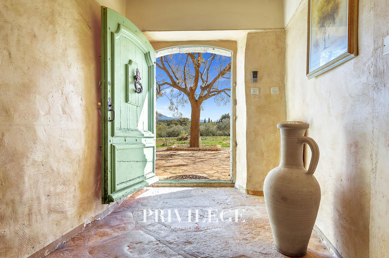 Propriété - 640 m² - 18 pièces