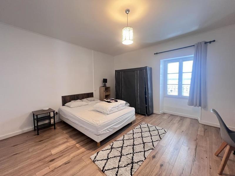 Maison - 240 m² - 8 pièces