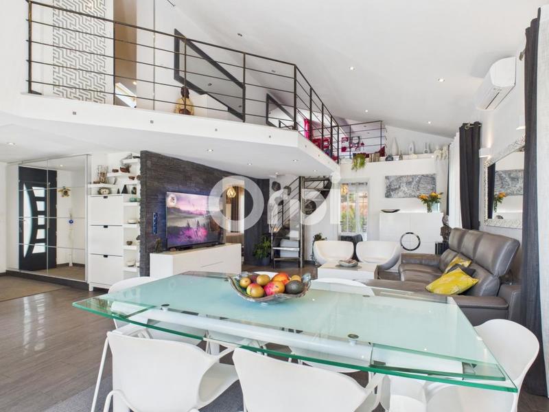 Maison - 260 m² - 6 pièces