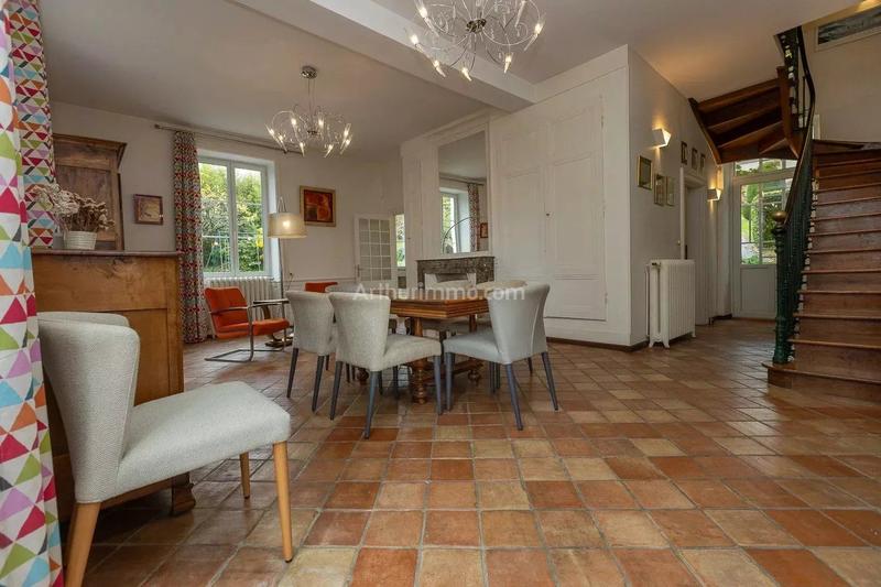 Maison - 241 m² - 10 pièces