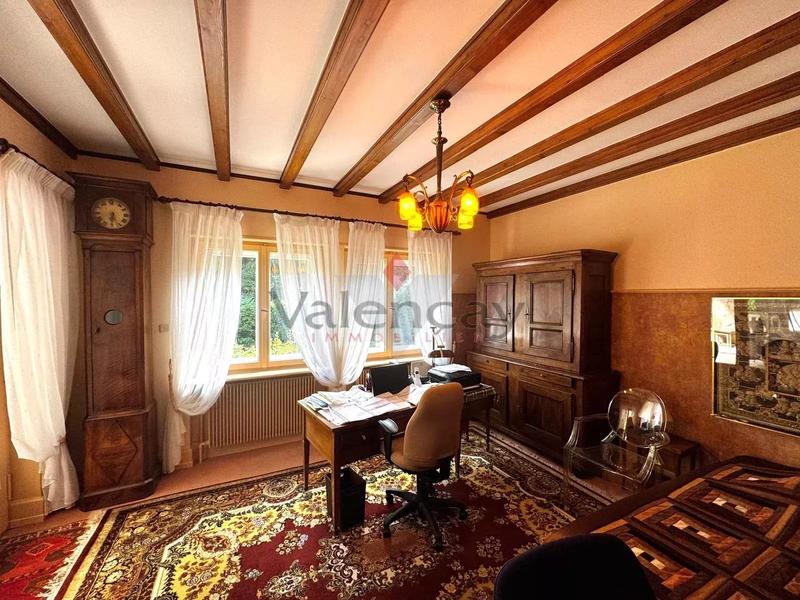 Villa - 221 m² - 8 pièces