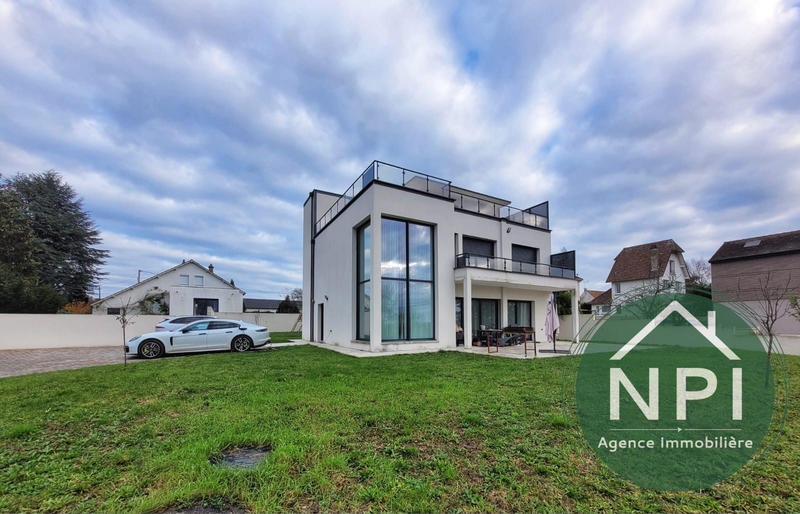 Maison contemporaine - 248 m² - 7 pièces