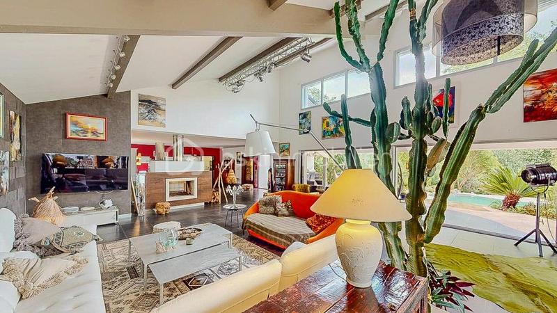 Propriété - 450 m² - 9 pièces