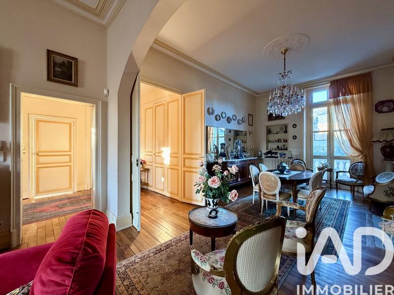 Maison - 246 m² - 6 pièces