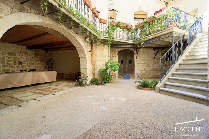 Maison - 437 m² - 14 pièces