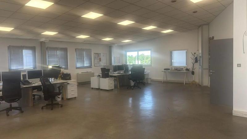 Entrepôt - 4 305 m²