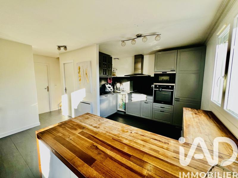 Maison - 99 m² - 5 pièces