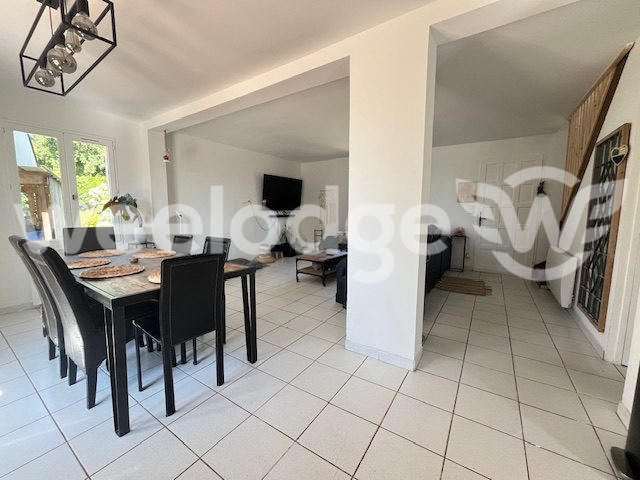 Maison - 107 m² - 6 pièces