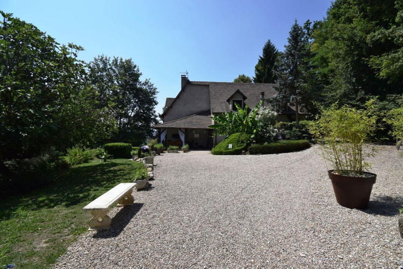 Maison - 253 m² - 8 pièces