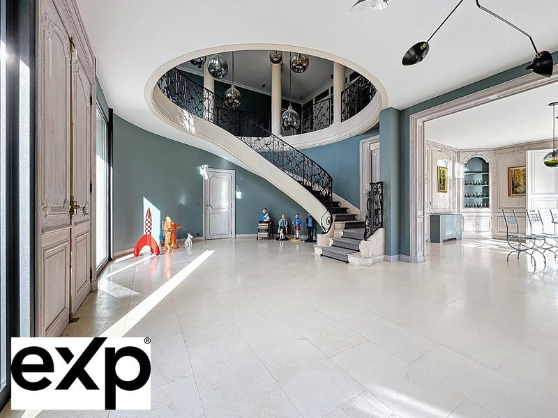 Maison - 1 032 m² - 18 pièces