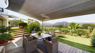 Maison - 1 100 m² - 4 pièces