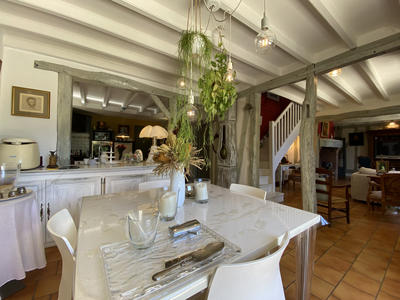 Propriété - 180 m² - 6 pièces