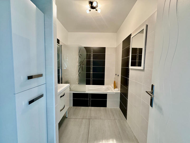 Appartement - 95 m² - 3 pièces