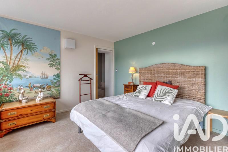 Maison - 233 m² - 8 pièces