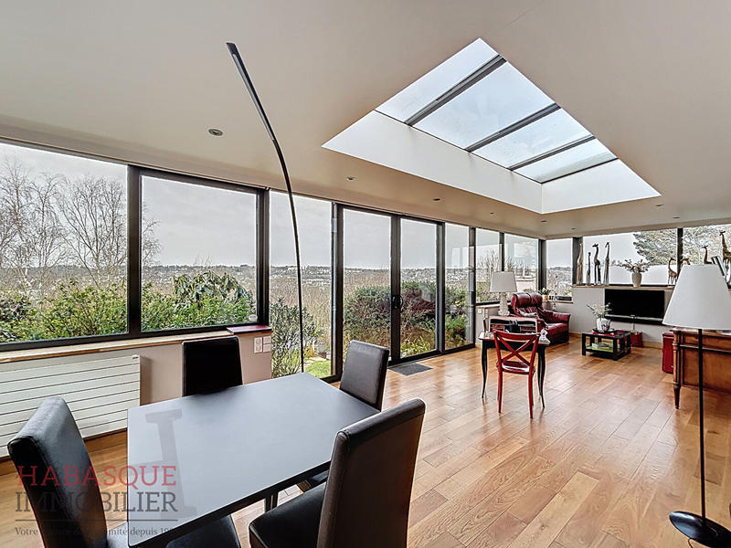 Maison - 180 m² - 8 pièces