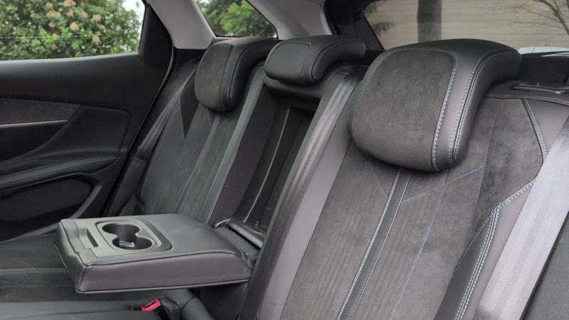 Peugeot 3008 II 1.2 PureTech 130 Eat6 Crossway - Entretien constructeur Toit ouvrant