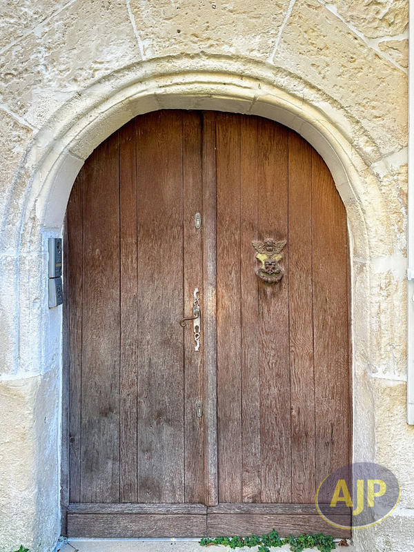 Maison - 272 m² - 9 pièces