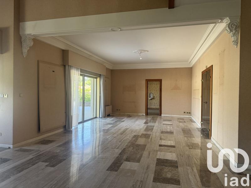 Maison - 390 m² - 8 pièces