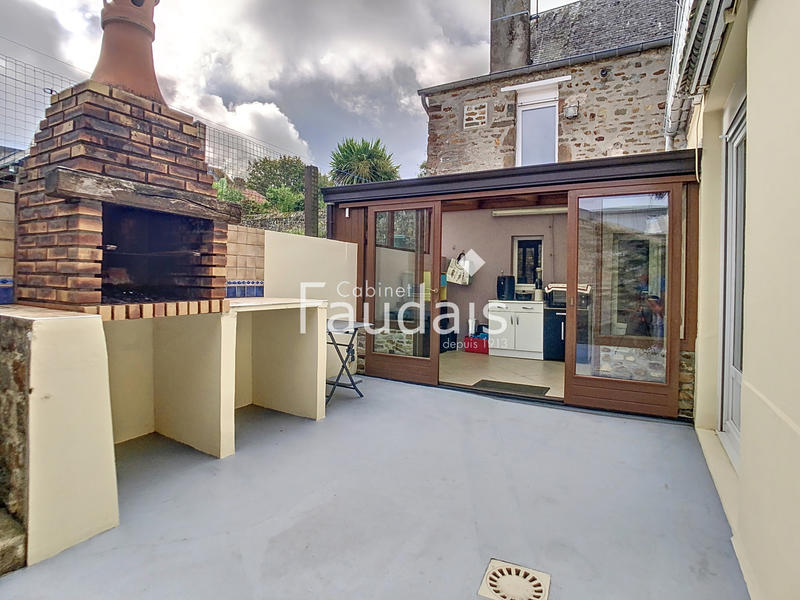 Maison - 163 m² - 8 pièces