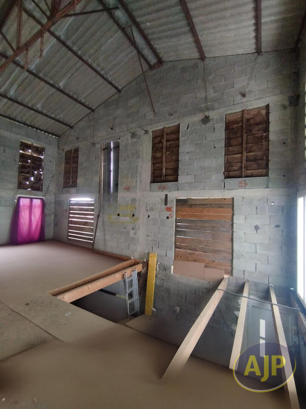 Maison - 600 m² - 3 pièces