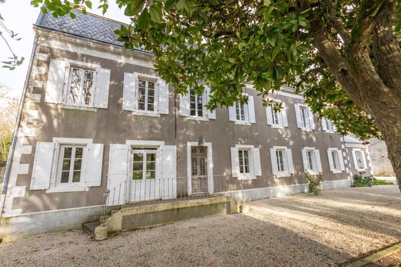 Demeure - 280 m² - 8 pièces