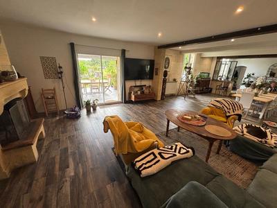 Propriété - 360 m² - 10 pièces