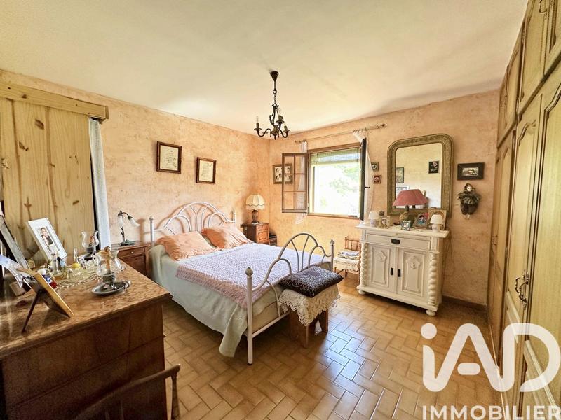 Maison - 230 m² - 9 pièces