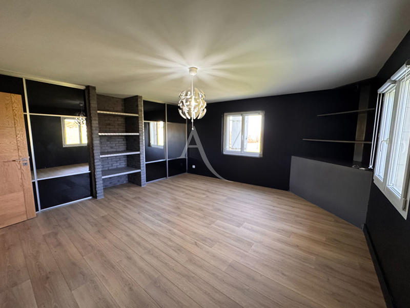 Maison - 323 m² - 5 pièces