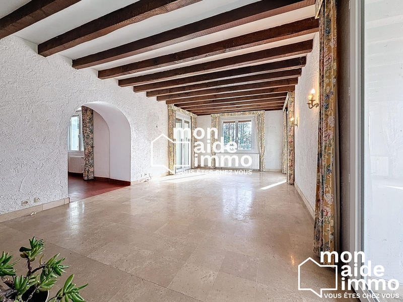 Maison - 250 m² - 7 pièces