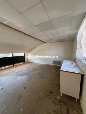 Magasins - 91 m² - 4 pièces