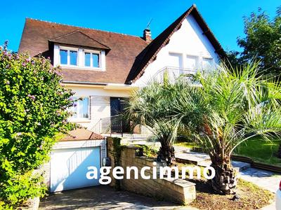 Maison - 262 m² - 8 pièces