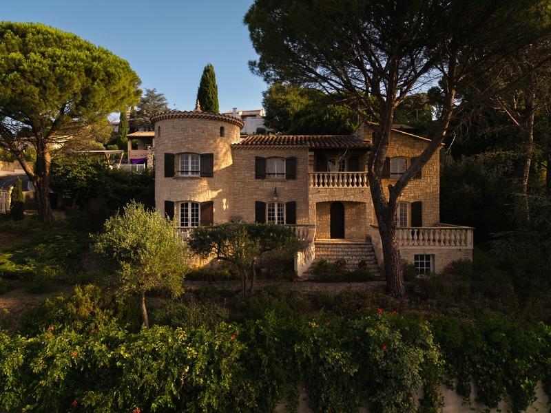 Maison - 190 m² - 8 pièces