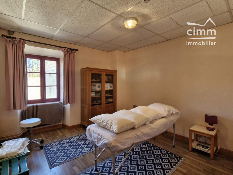 Maison - 698 m² - 15 pièces