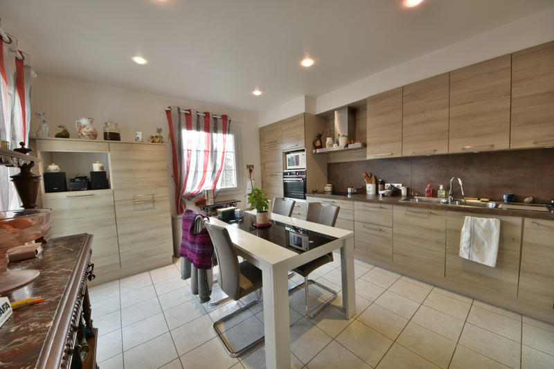 Maison - 186 m² - 7 pièces