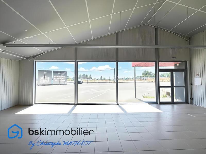 Entrepôt - 1 700 m² - 12 pièces