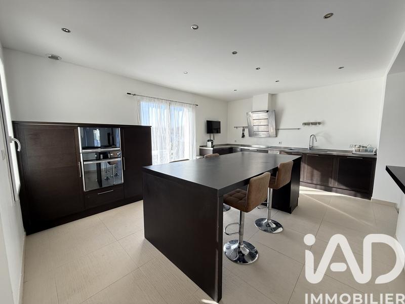 Maison - 226 m² - 7 pièces