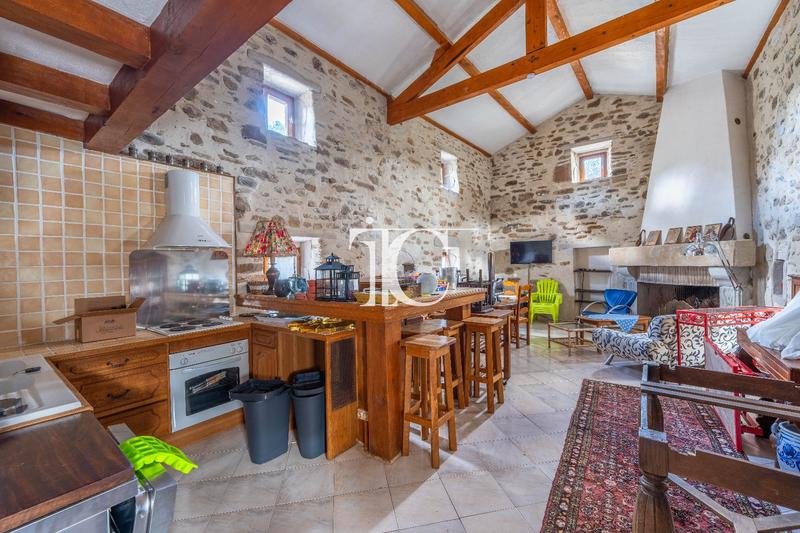 Maison - 302 m² - 8 pièces