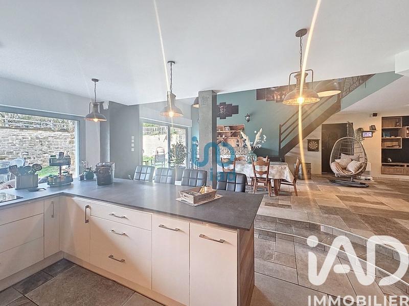 Maison - 243 m² - 7 pièces