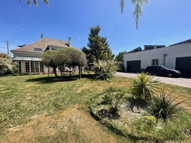 Maison - 226 m² - 9 pièces