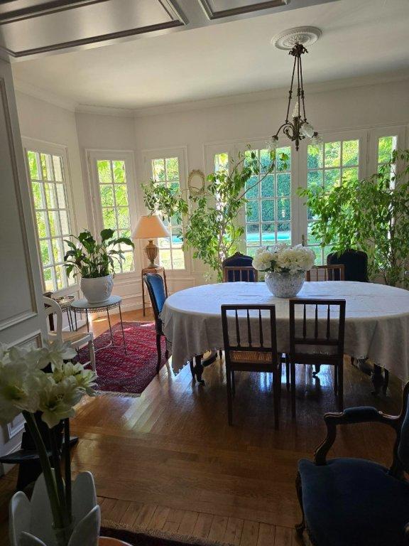 Propriété - 202 m² - 10 pièces