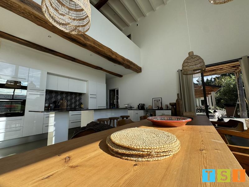 Maison - 183 m² - 6 pièces