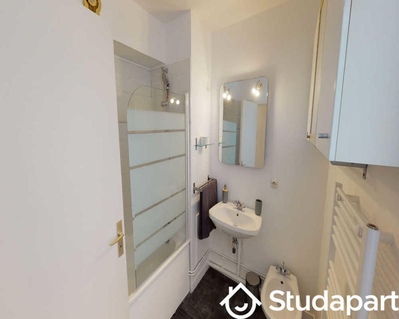 Chambre - 80 m² - 1 pièce